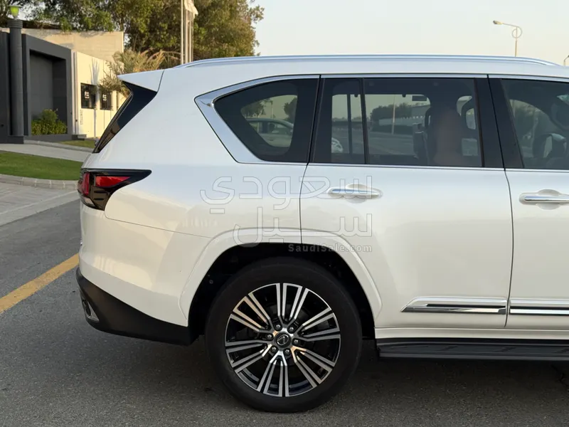 2024 Lexus LX 600
