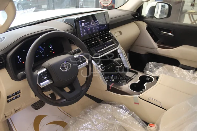 2025 Toyota Land Cruiser GXR