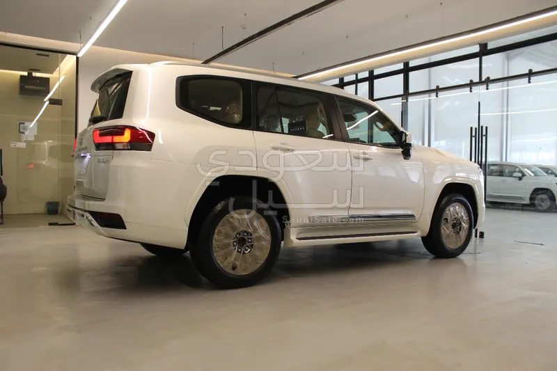 2025 Toyota Land Cruiser GXR