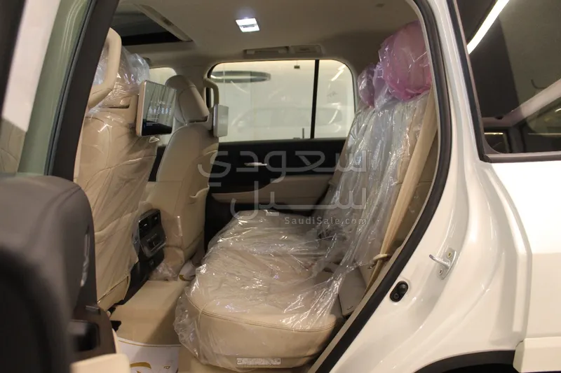 2025 Toyota Land Cruiser GXR