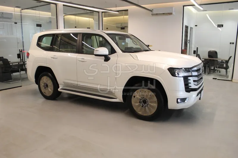 2025 Toyota Land Cruiser GXR