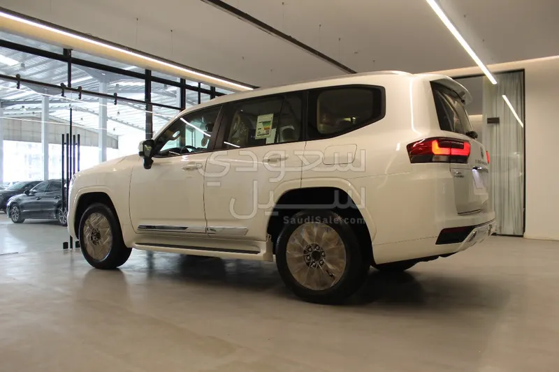 2025 Toyota Land Cruiser GXR