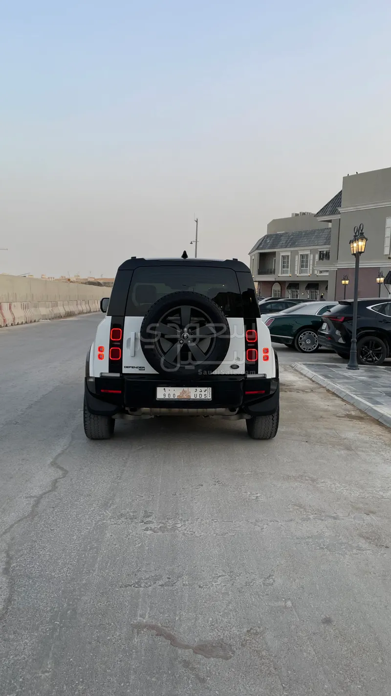 2021 لاند روفر ديفيندر 90