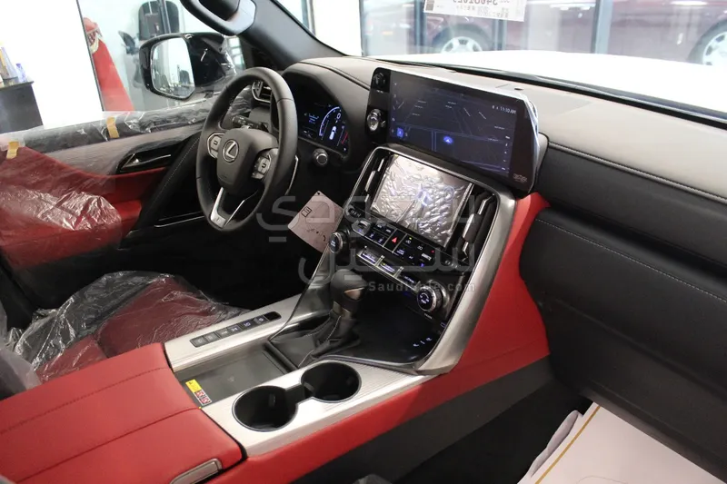 2025 Lexus LX 600 F