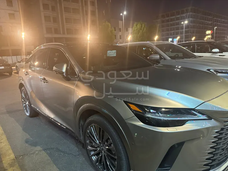 2024 لكزس أر إكس 350