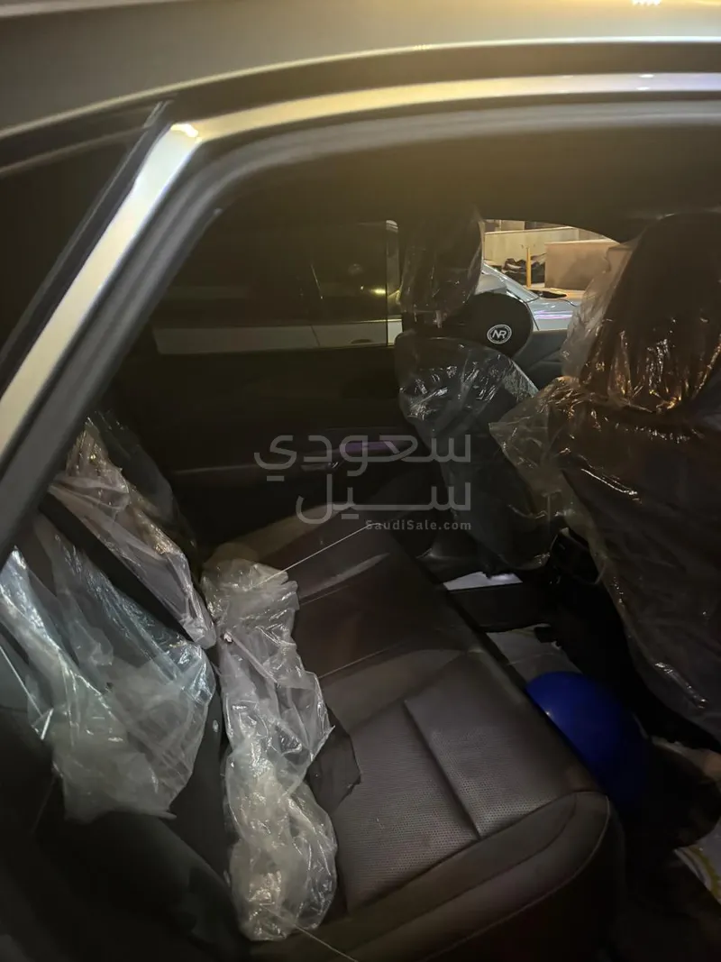 2024 لكزس أر إكس 350