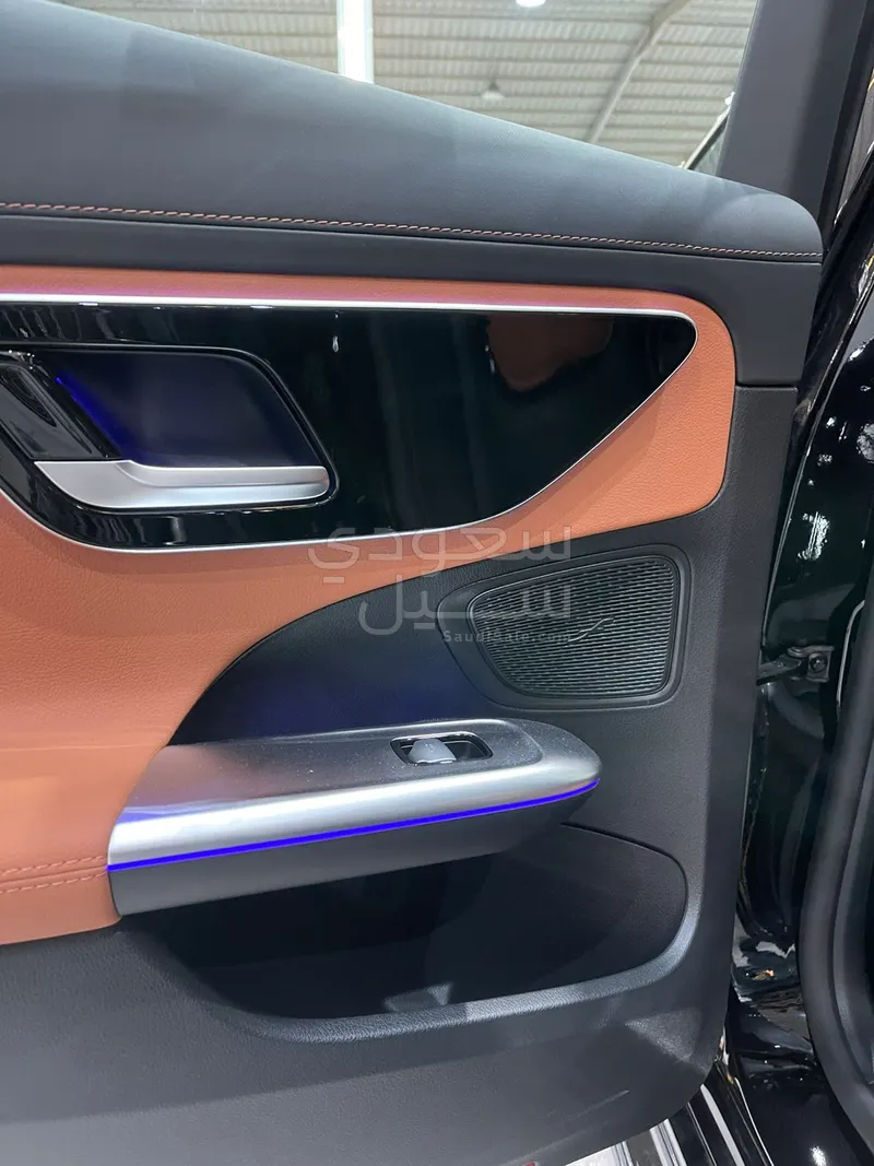 2025 مرسيدس - بنز سي 200 أي إم جي