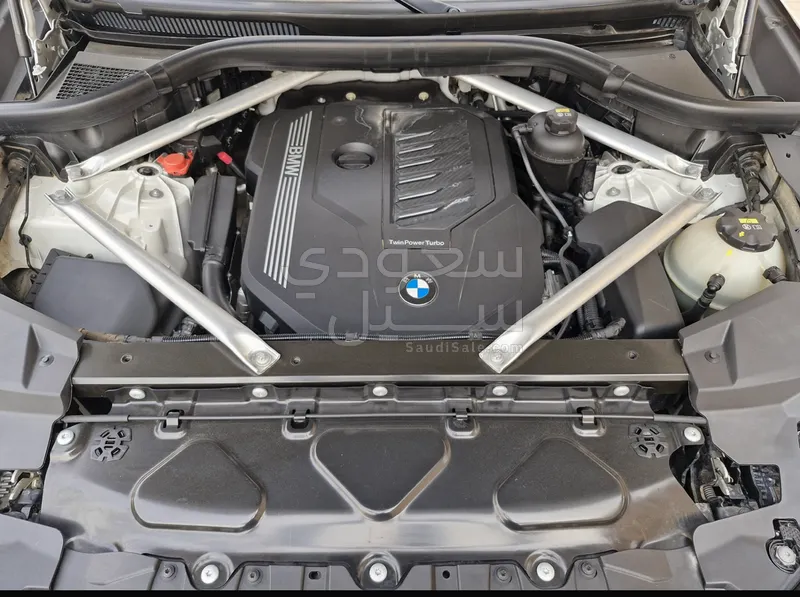 2020 BMW X Series 6 M Kit