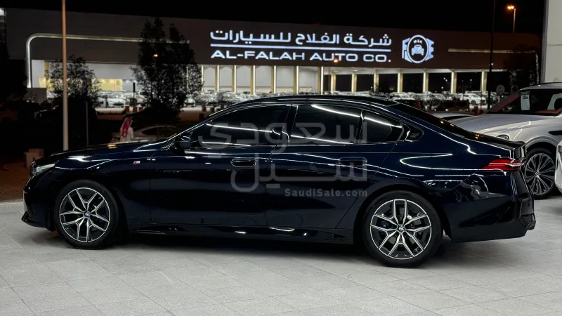 2024 بي ام دبليو الفئة الخامسة 520 أي