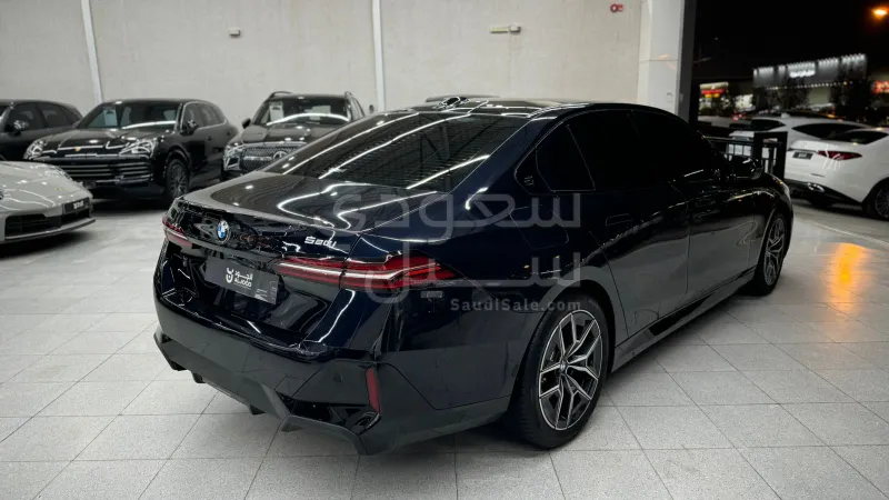 2024 بي ام دبليو الفئة الخامسة 520 أي