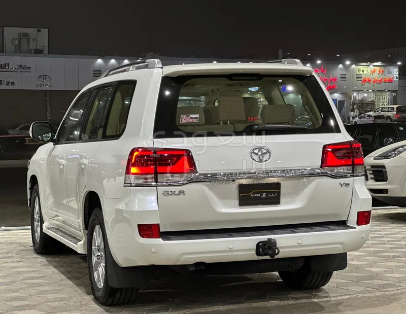 2019 Toyota Land Cruiser GXR
