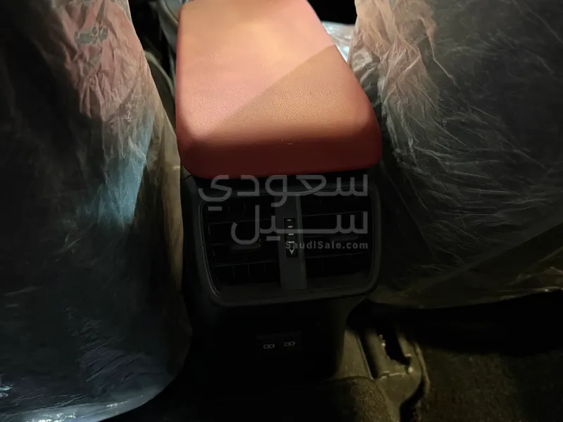 2023 لكزس يو إكس 200 اف سبورت