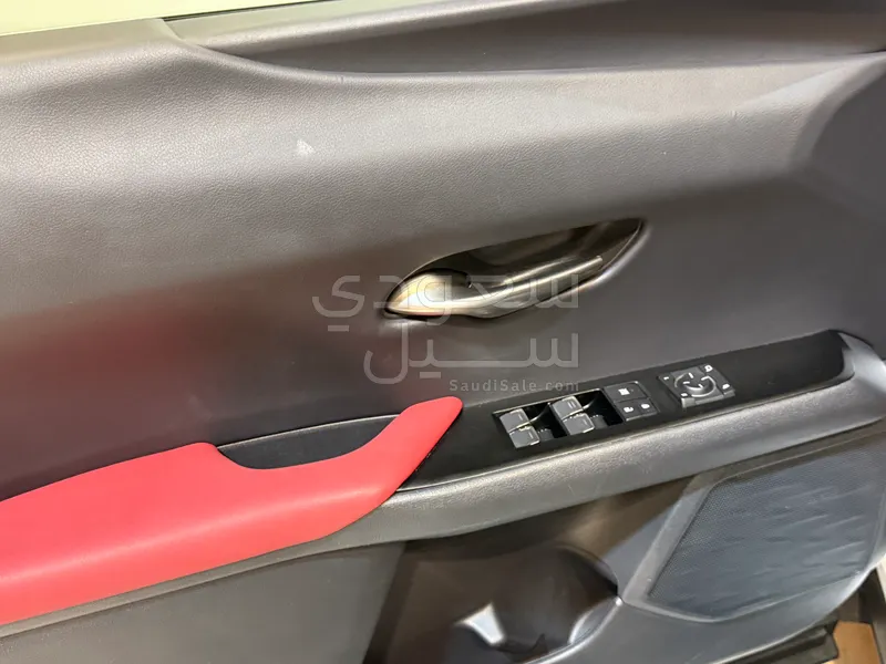 2023 لكزس يو إكس 200 اف سبورت