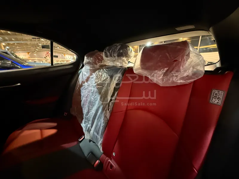 2023 لكزس يو إكس 200 اف سبورت