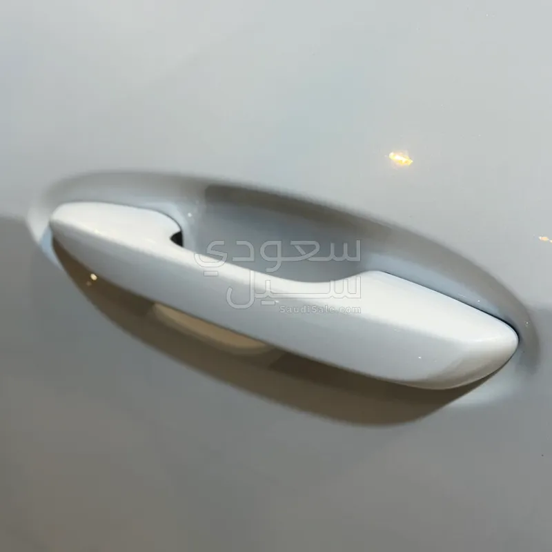 2023 لكزس يو إكس 200 اف سبورت