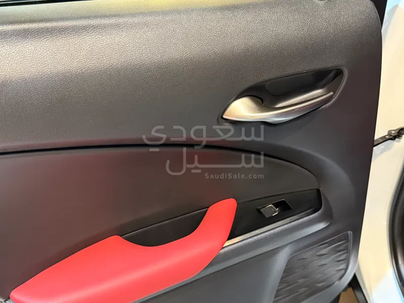2023 لكزس يو إكس 200 اف سبورت