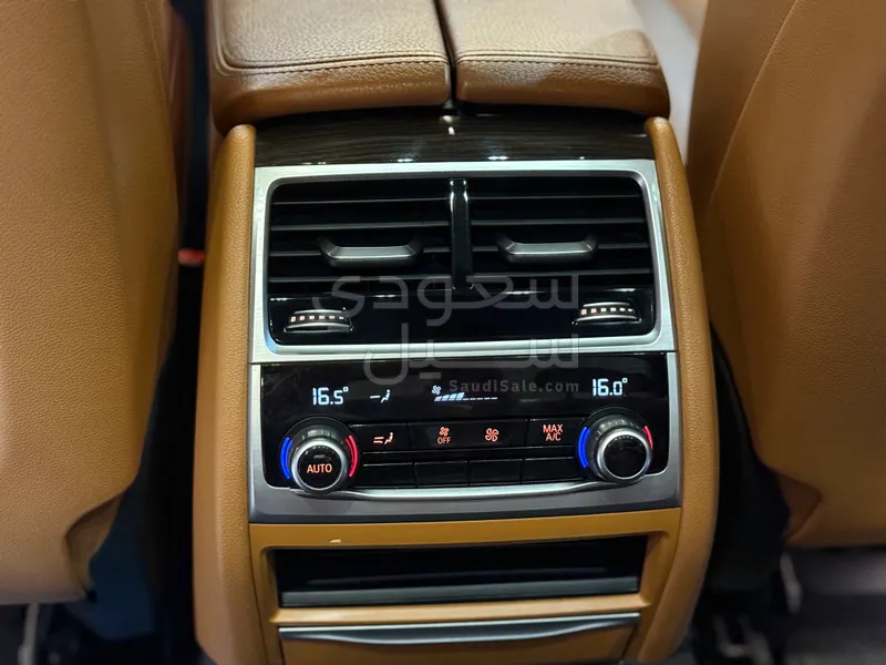 2020 بي ام دبليو الفئة السابعة 730 إل أي