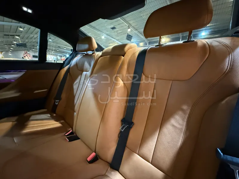 2020 بي ام دبليو الفئة السابعة 730 إل أي