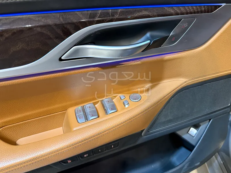 2020 بي ام دبليو الفئة السابعة 730 إل أي