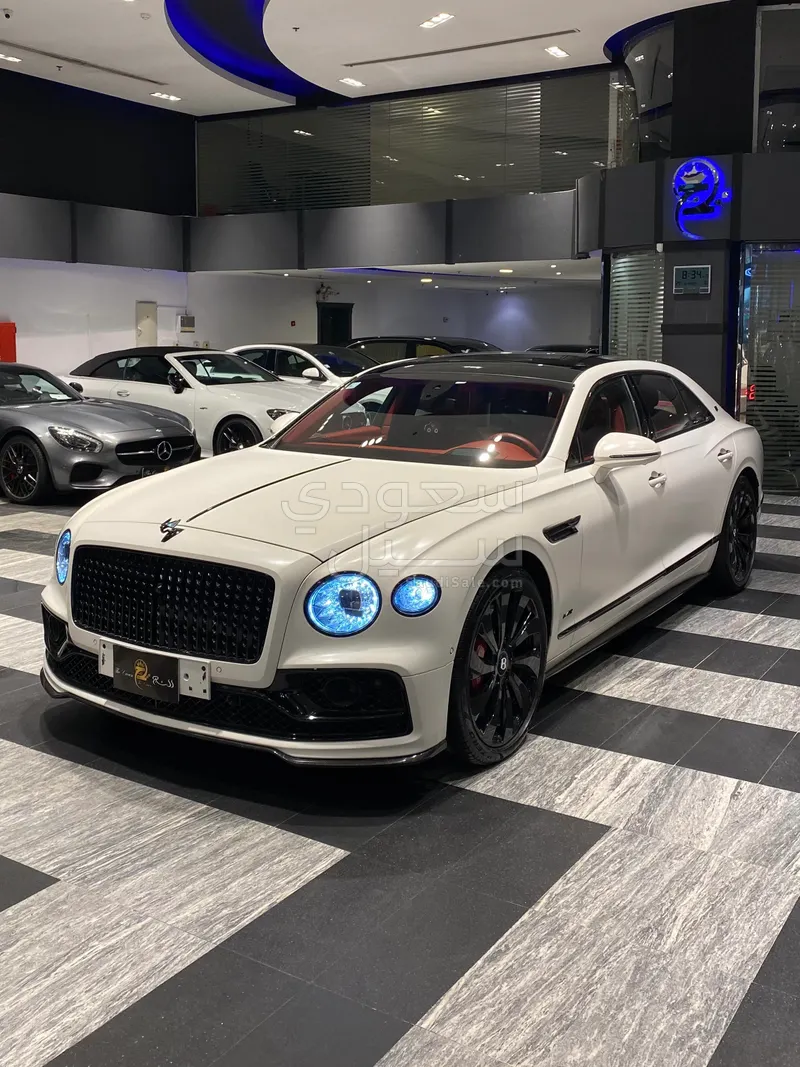 2020 بنتلي كونتيننتل فلاينج سبير الاصدار الاول