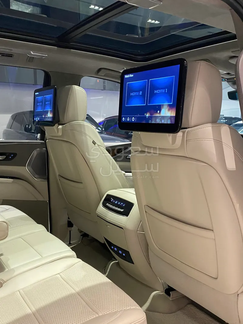 2022 كاديلاك اسكاليد بلاتينيوم