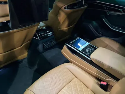 2023 اودي اي 8 ال 55تي اف اس أي