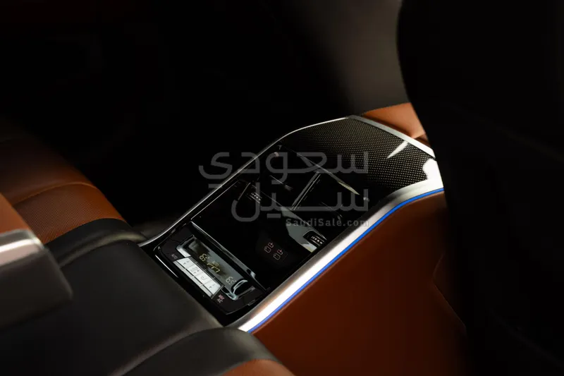2023 بي ام دبليو الفئة الثامنة 840 إم