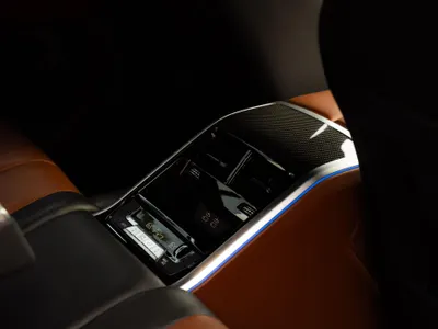 2023 بي ام دبليو الفئة الثامنة 840 إم