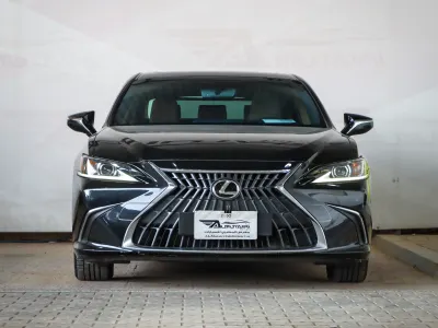 2023 لكزس إي إس 250