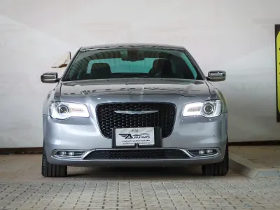 2016 كرايسلر 300 سي