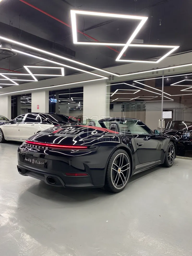 2025 بورش 911 كاريرا