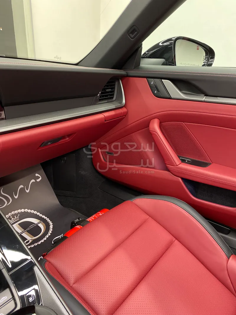 2025 بورش 911 كاريرا