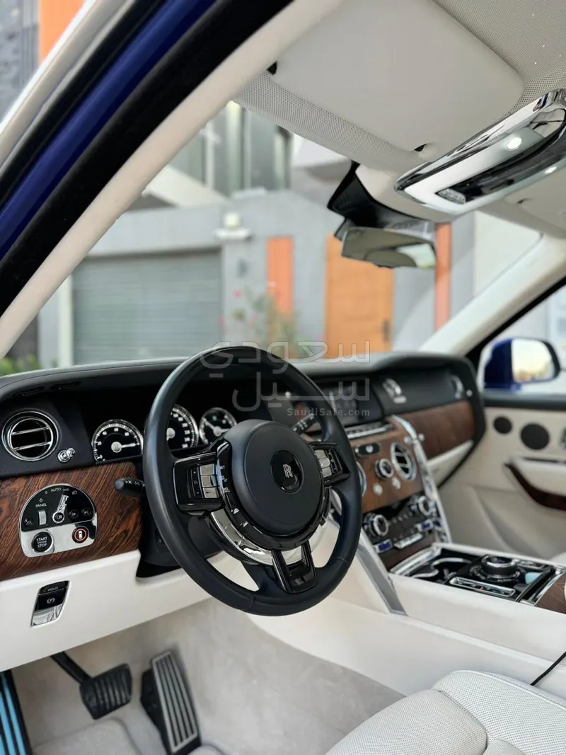 2022 Rolls-Royce Cullinan Silver Badge