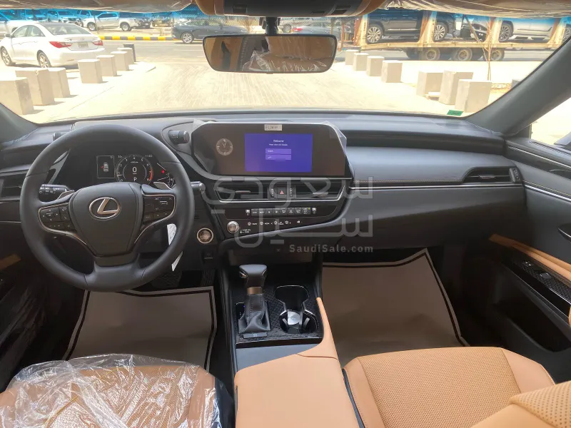 2025 لكزس إي إس 350