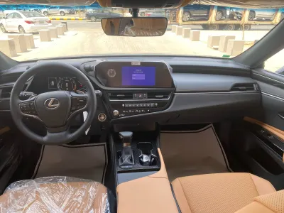 2025 لكزس إي إس 350