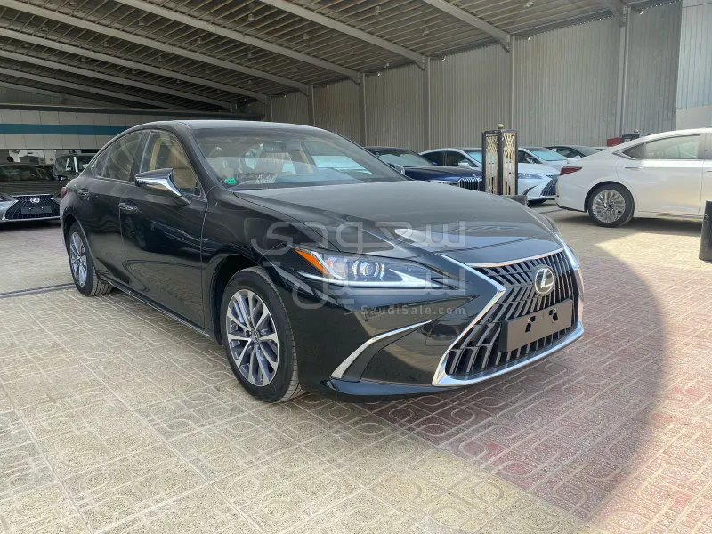 2025 لكزس إي إس 350