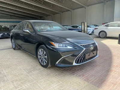 2025 لكزس إي إس 350