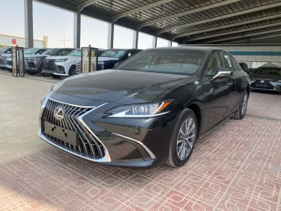 2025 لكزس إي إس 350