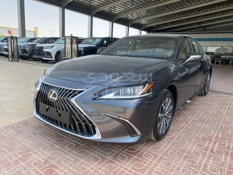 2025 لكزس إي إس 350