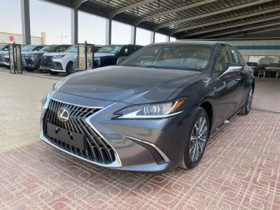 2025 لكزس إي إس 350