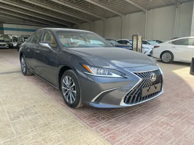 2025 لكزس إي إس 350