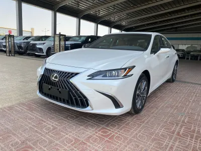 2025 لكزس إي إس 350