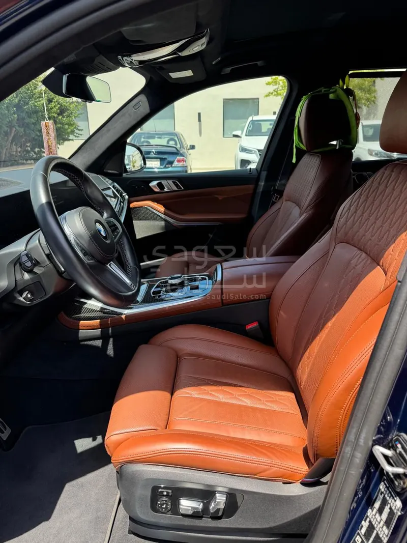 2024 BMW X Series 7 M kit