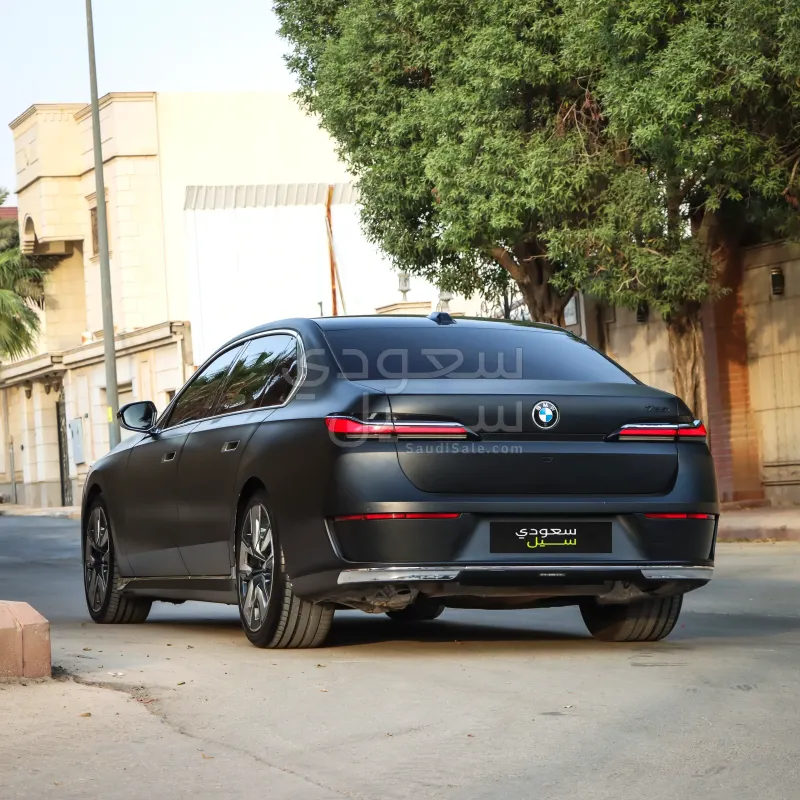 2023 بي ام دبليو الفئة السابعة 735أي