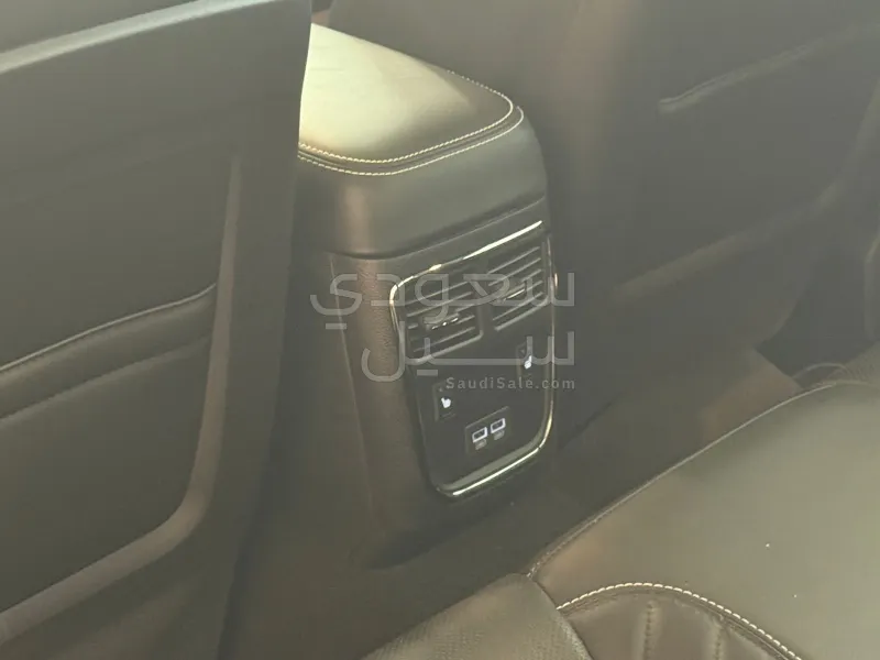 2023 دودج تشارجر اس ار تي هيلكات رد اي