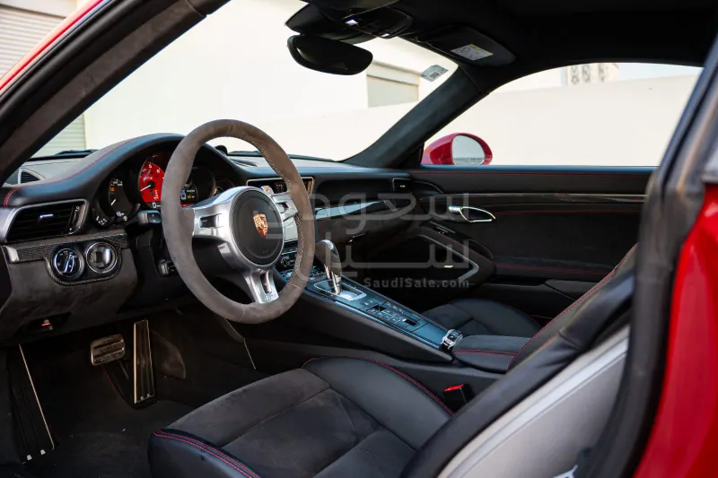 2015 بورش 911 كاريرا جي تي اس