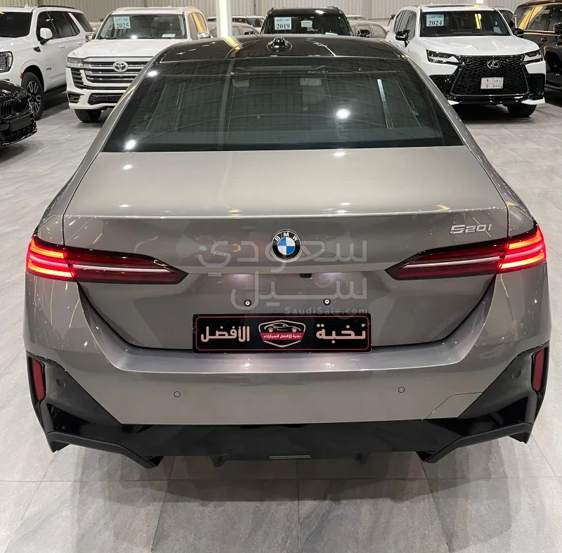 2026 بي ام دبليو الفئة الخامسة 520 أي إم كت