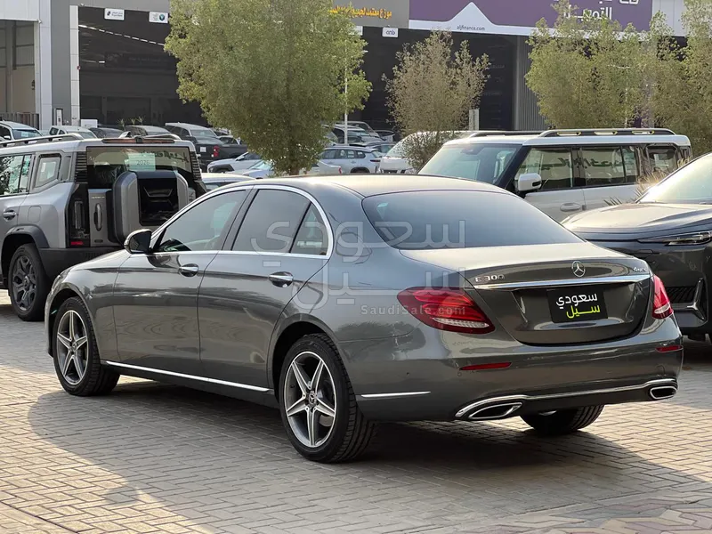 2020 Mercedes-Benz E 300