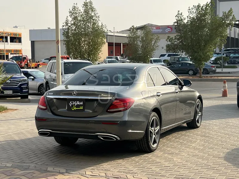 2020 Mercedes-Benz E 300
