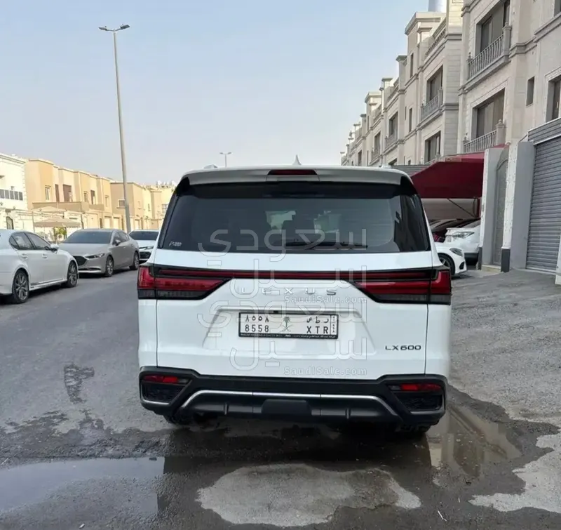 2023 لكزس إل إكس 600 إف